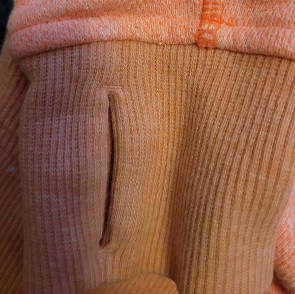 Lululemon on the daily hoodie - Picture 3 of 6